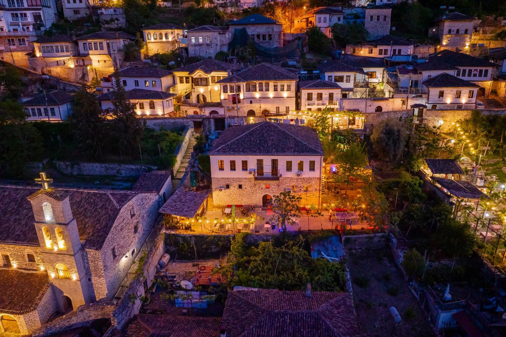 Berat Backpackers Hostel Exterior photo