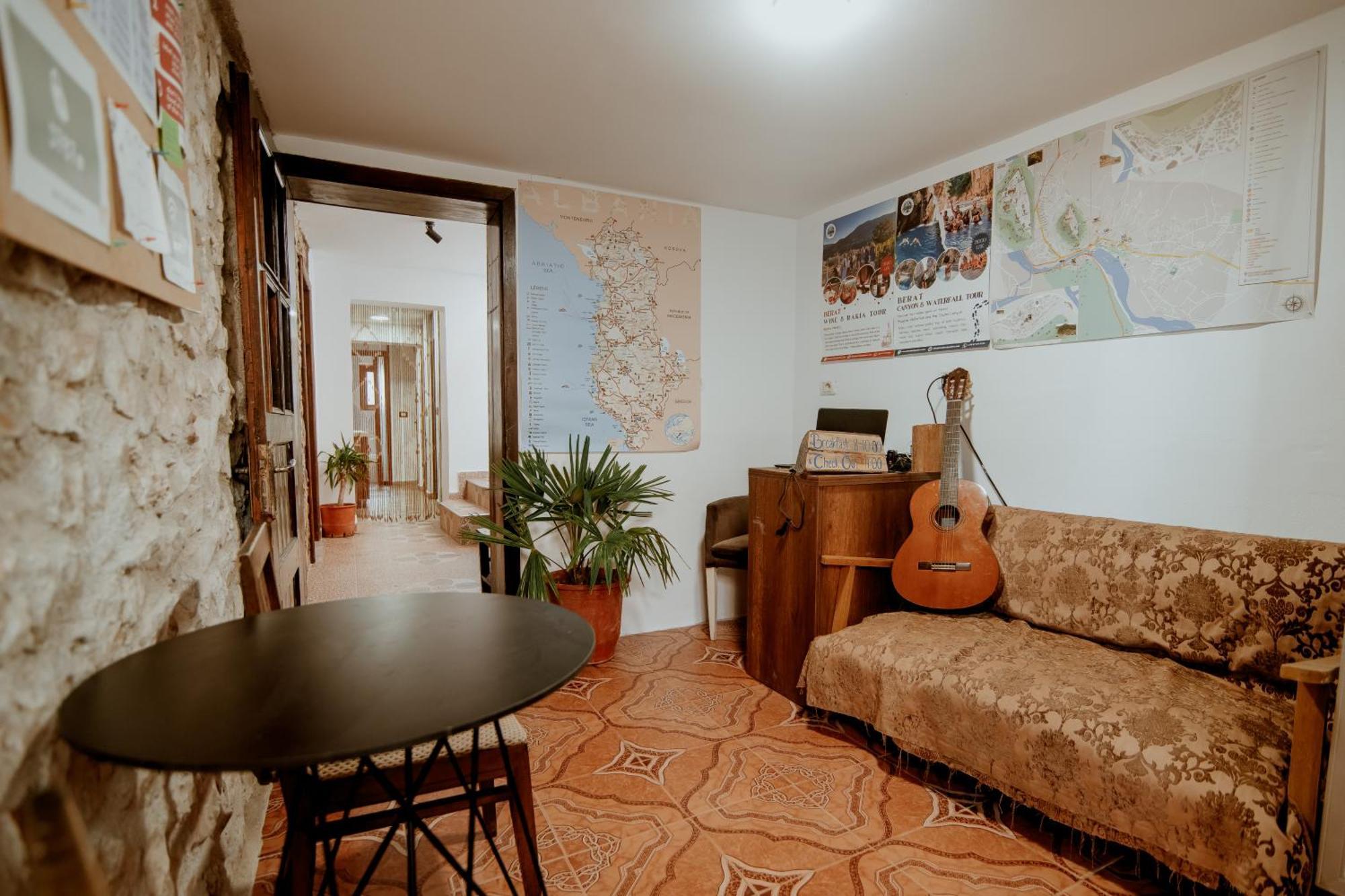 Berat Backpackers Hostel Exterior photo